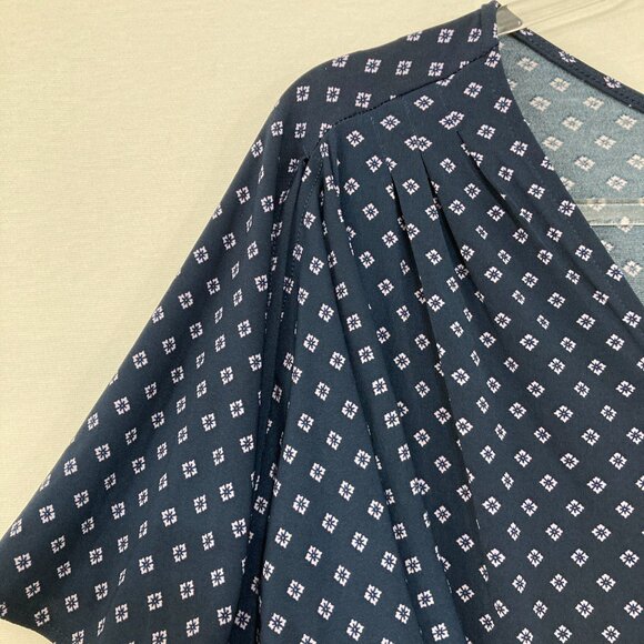 New Liz Claiborne size XXL Navy Geometric V Neck Flutter Sleeve Stretch Blouse - Picture 6 of 10